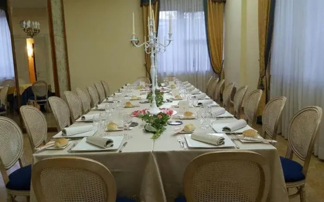 Hotel Jolly