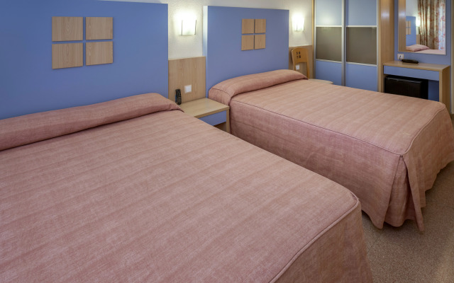 Caprici Beach Hotel & Spa