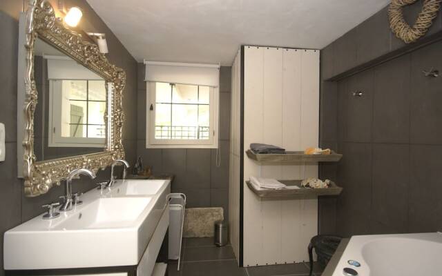 Plush Villa in Villecroze with Private Swimming Pool