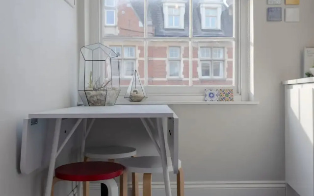 2 Bedroom Apartment in the Heart of Angel