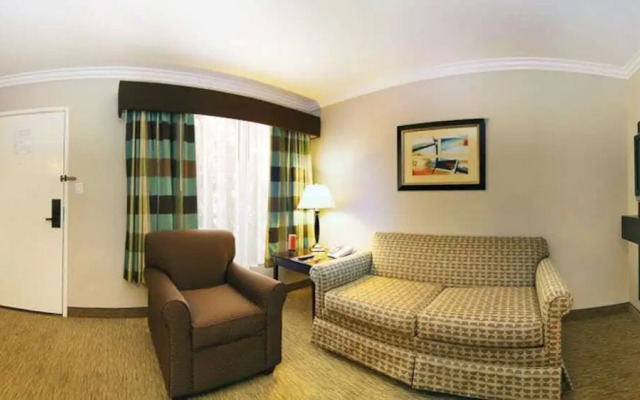 Radisson Suites Covina