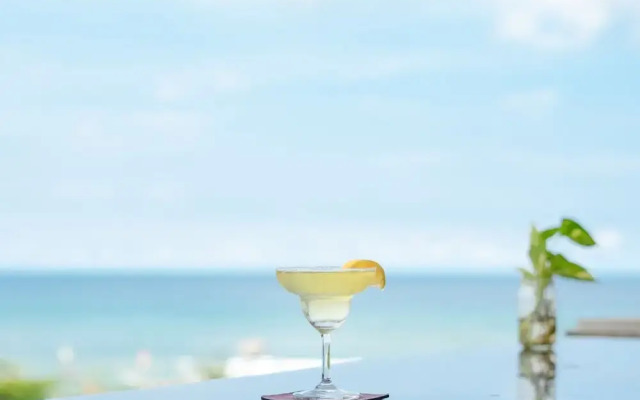 The Palms Resort & Bar