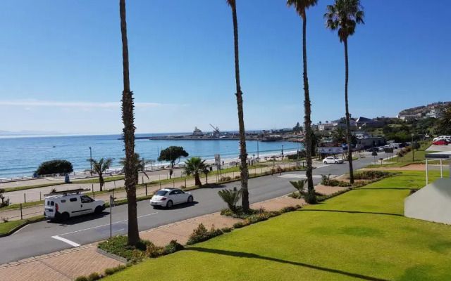 Point Village Accommodation - Santos 18