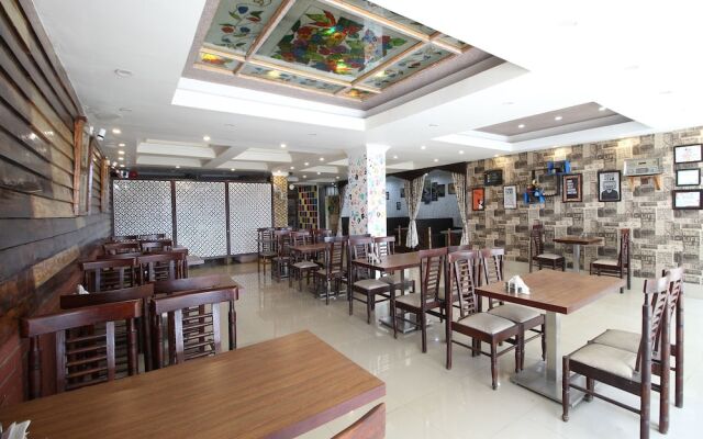 OYO 29553 Hotel Essar
