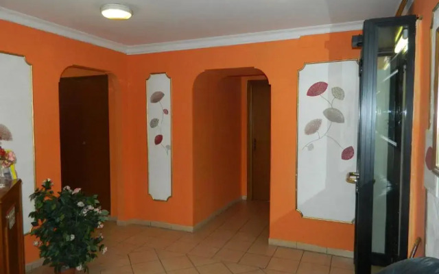 Roxena House