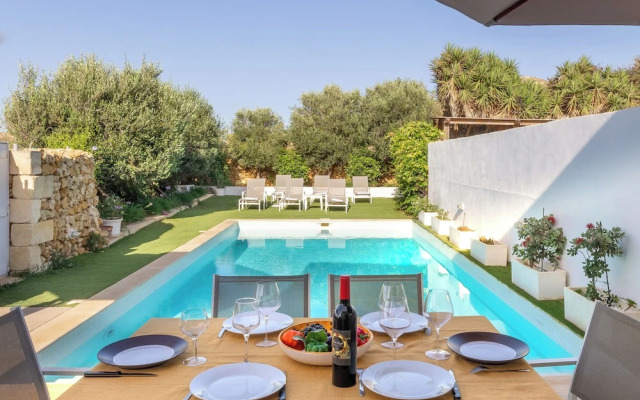 Ta'patee Pool Farmhouse in Gozo