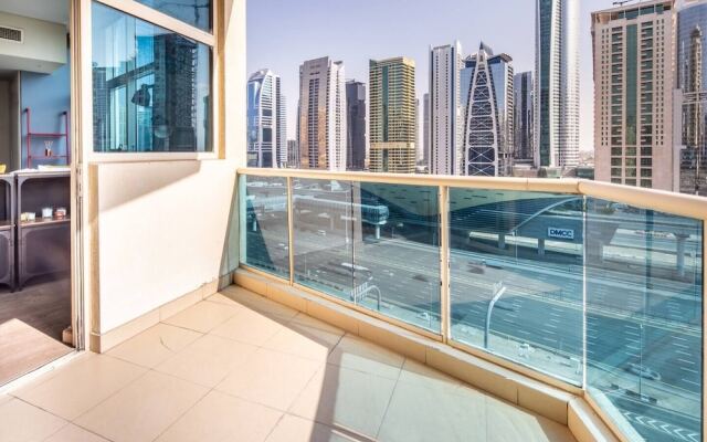 Vibrant Studio in Dubai Marina - Near Metro & Tram