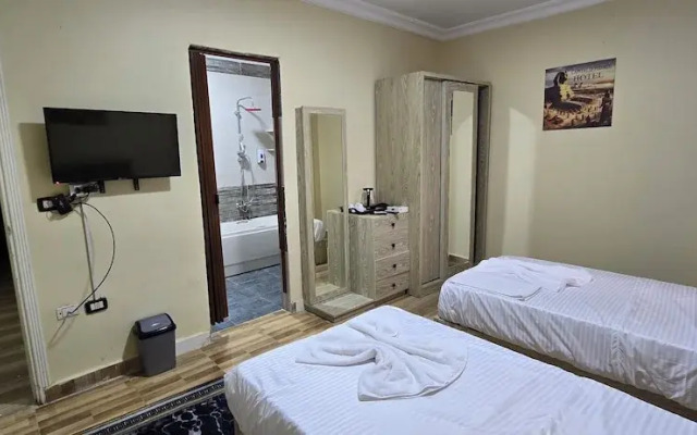 Pyramids Senusret Guest House