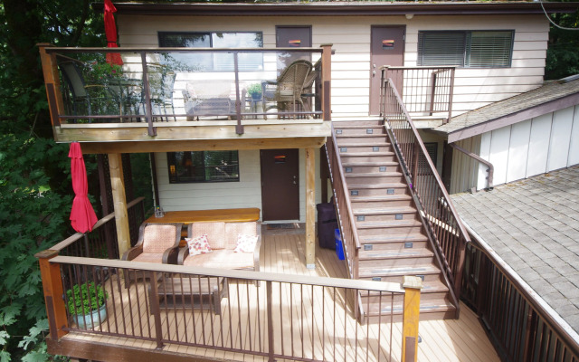 The Fraser River's Edge B&B Lodge