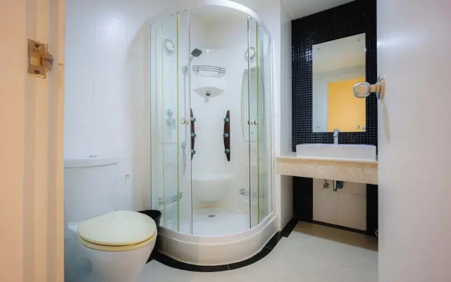 Seaview Condo with Large Pool - BAP1