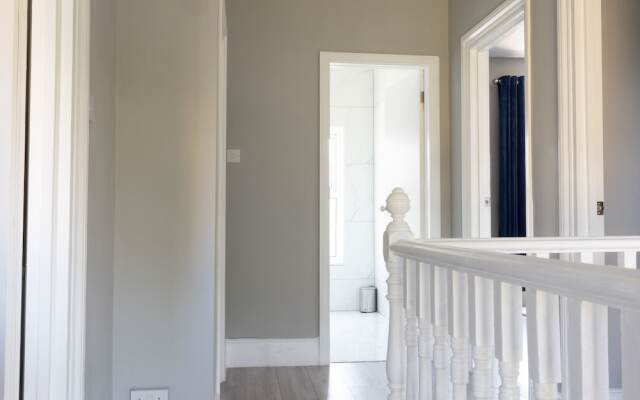 Spacious 2 Bed Apt Sleeps 5 Relocation Kent