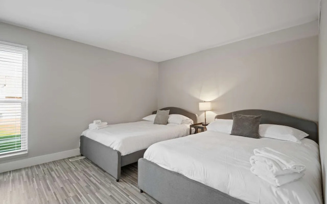 2-bedroom Spacious Stay