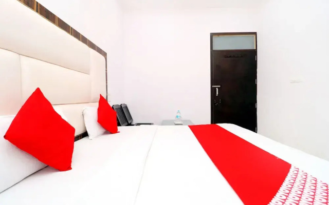 Hotel Red Velvet Inn by OYO Rooms