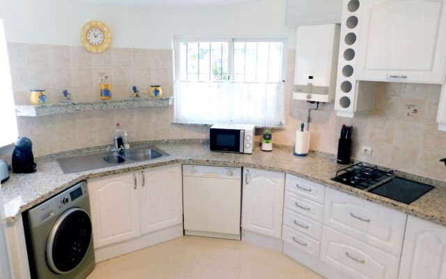 Marbella Views Jacuzzi Cinema Bbq Pool Condo Wifi
