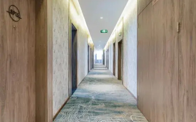 Starway Hotel (Xipu Baicao Road)
