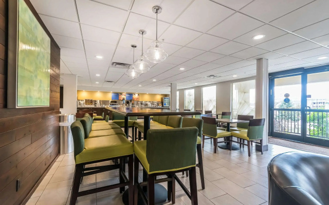 Comfort Inn & Suites