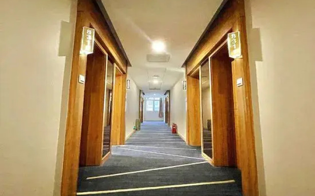 Future Hotel Xinyang Gongqu Road Branch