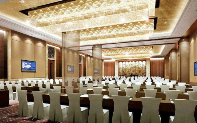 Huang He  International   Hotel