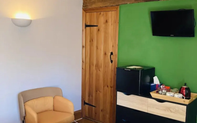 Riverside B & B