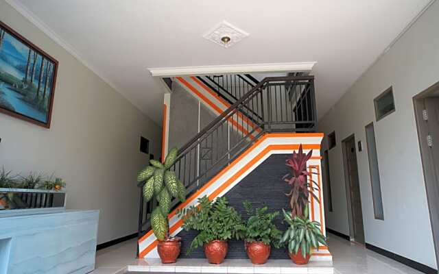 Oyo 2038 Jasmine Guest House Balikpapan