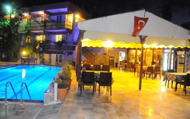 Dort Mevsim Hotel
