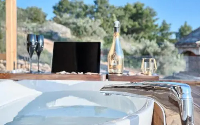 Golden Haven Luxe Glamp Resort