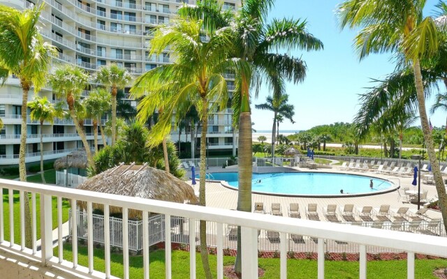 Ideal Beachfront Condo With Pool and two Balconies