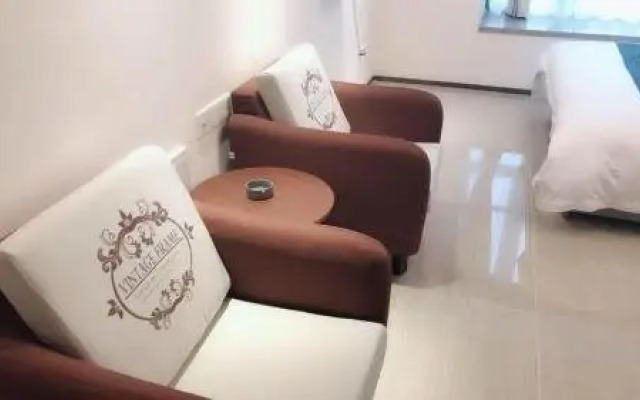 Xin Yue Zhi Lv Hotel