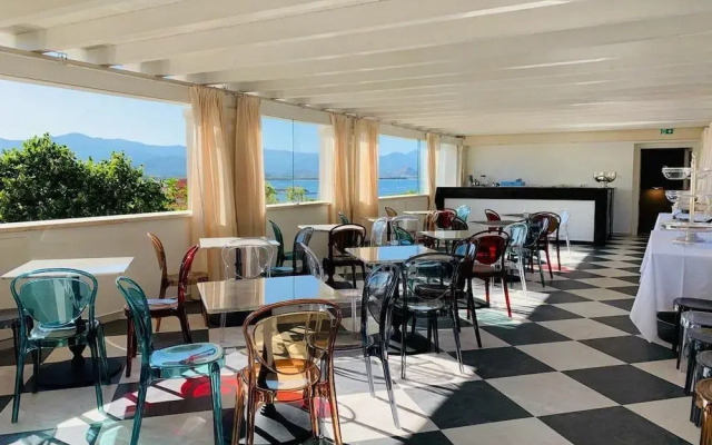 Raphael Hotel