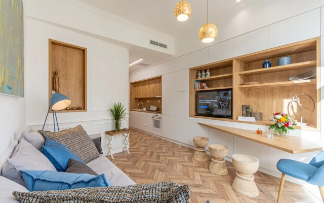 Chandakos 8 Design Apartments