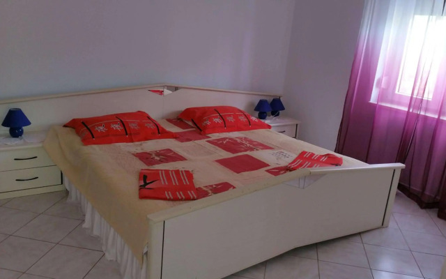 Family friendly apartments with a swimming pool Pula - 7610