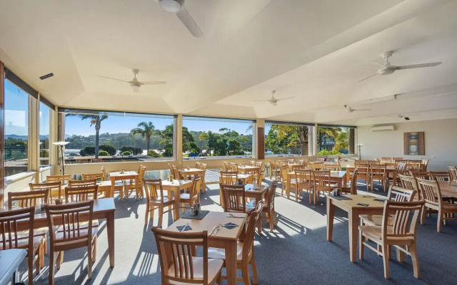 Black Dolphin Motel & Apartments