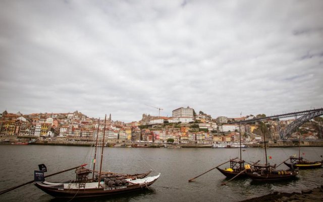 Porto Views & Wines by Porto City Hosts