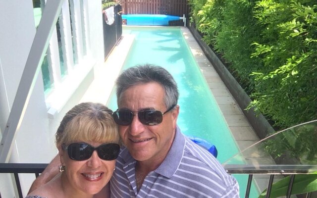 Deja Vu Palm Cove Private Heated Pool