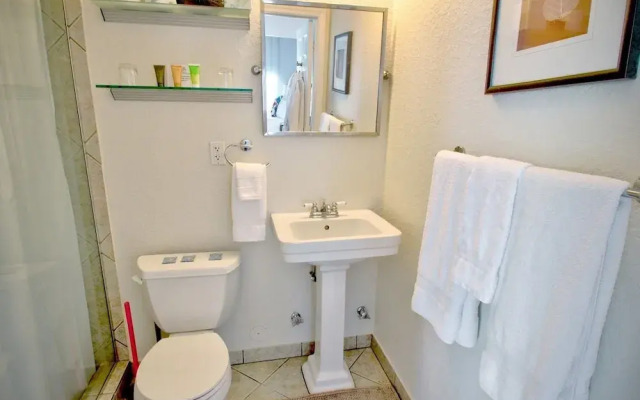 Las Olas Guesthouse at 15th Avenue