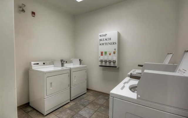 Motel 6 Claresholm Ab