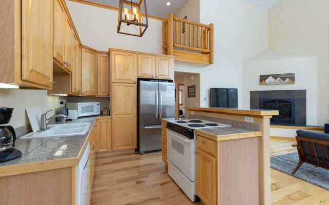 130 Meisel Drive 4 Bedroom Townhouse by RedAwning