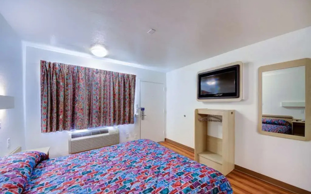 6 Tulsa West Motel