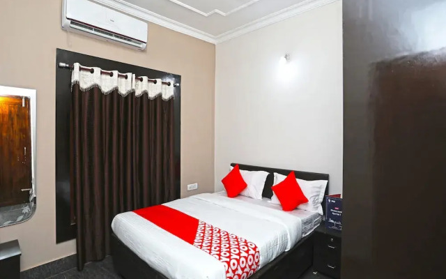 OYO 14988 Regal Stays