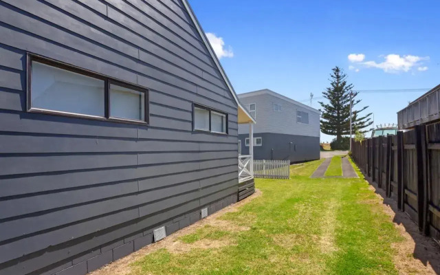 Coastal Charm - Waihi Beach Holiday Home