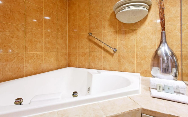 Holiday Inn Express Monterrey Galerias by IHG