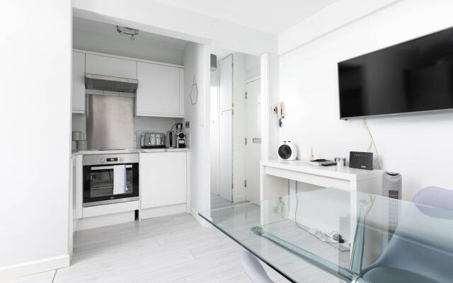 Shepherd's Bush Flat near Westfield