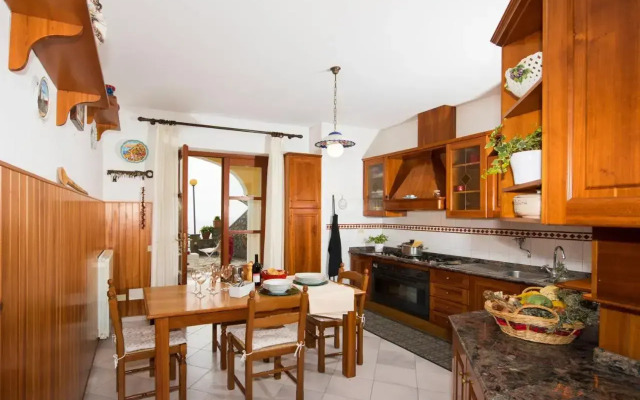 Villa Savina - Elegant Family Villa Overlooks Amalfi Coast -