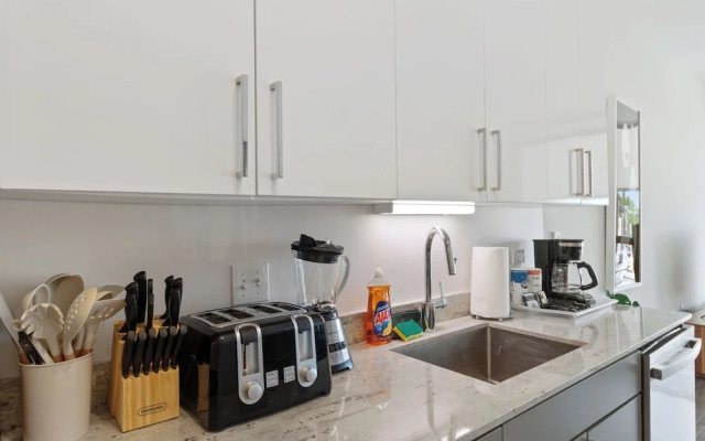 New & Modern  Lux City Escape