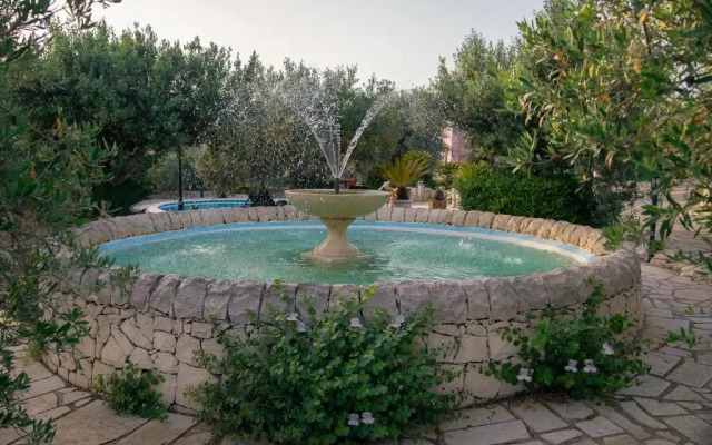 dependance in villa con piscina