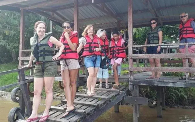 Sukau Backpackers B&B