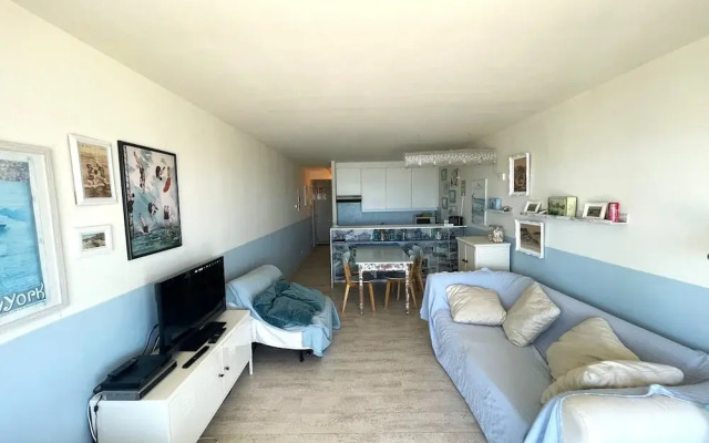 Cozy One-bedroom Apartment With sea View