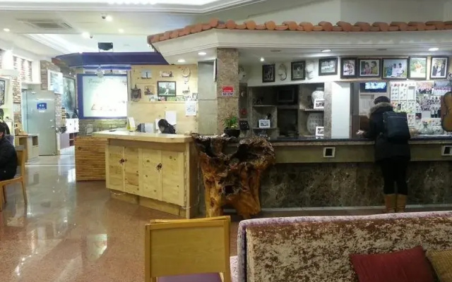 格雷斯旅游酒店(Grace Tourist Hotel)