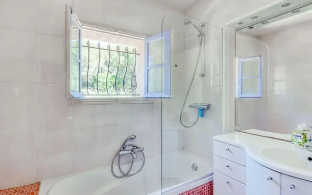 Villa With Guest Accommodation and Heated Pool in Sainte Maxime