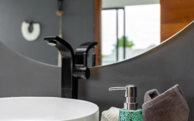 THE WĀVE BALI - brand new 2BR VILLA in Canggu - 2 pools – Bathroom – Canggu